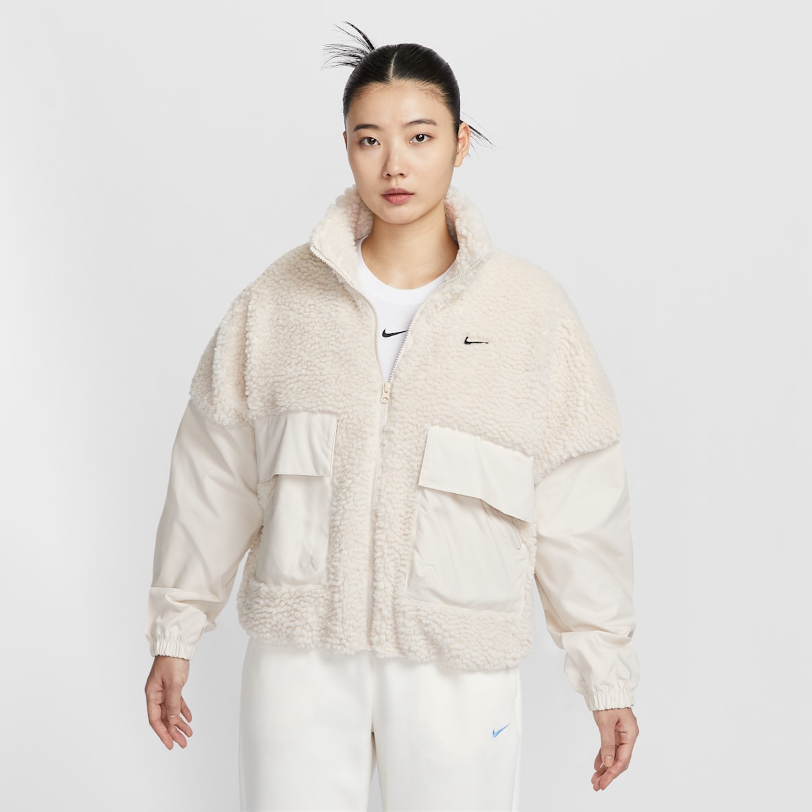 ほぼ新品　NIKE ウィメンズ　ブルゾン NIKE（ナイキ） ナイロン ジャケット クロップド丈 レディース